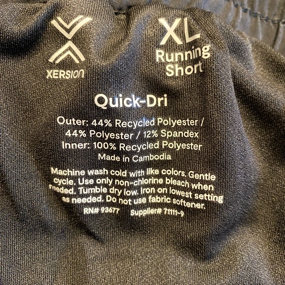 Women’s XL Mid-Rise Xersion black & white running shorts, NWT - Picture 3 of 13